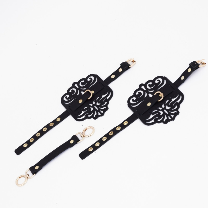 Оковы фигурные с узорами и золотой фурнитурой